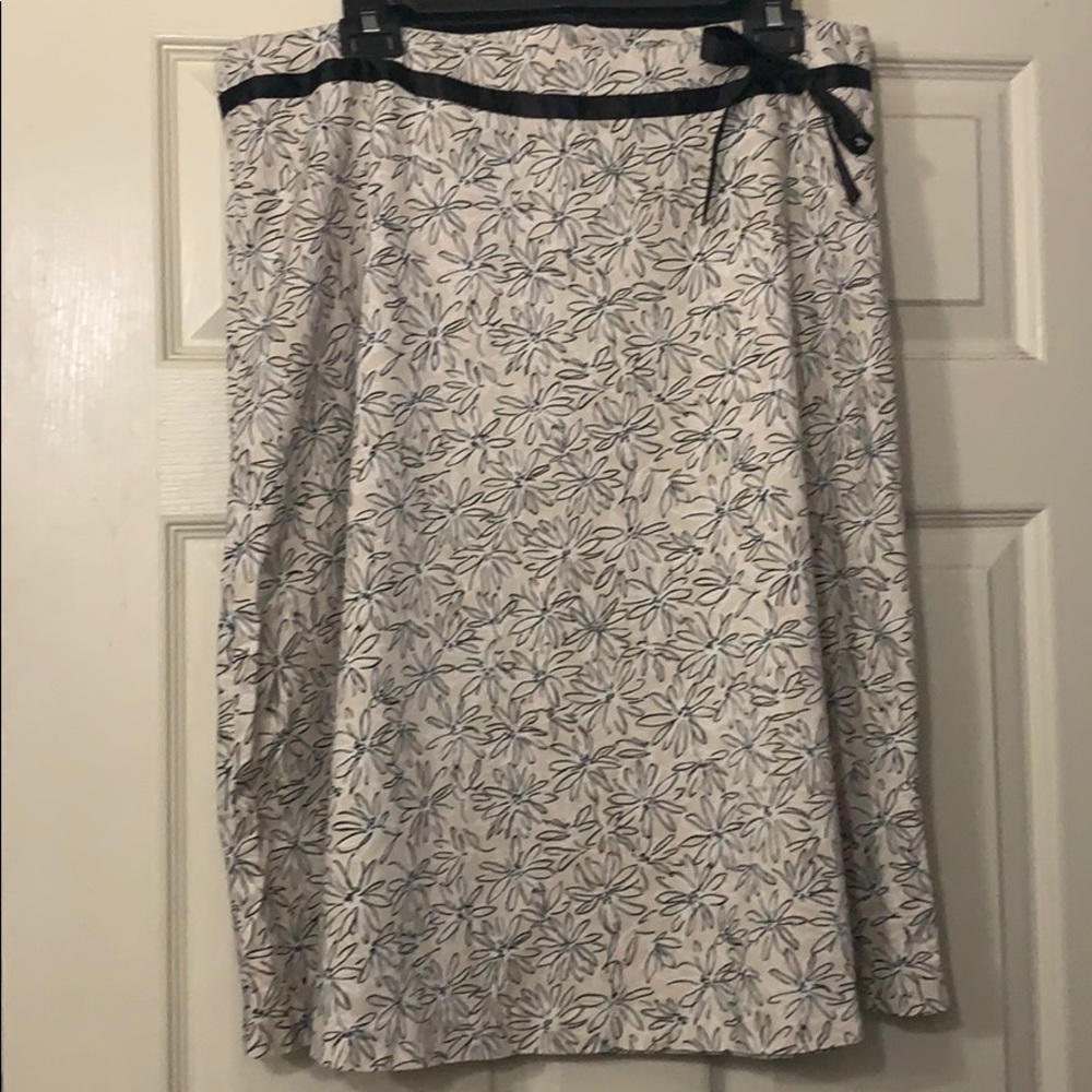 Apostrophe Black and White Floral A-Line Skirt